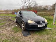 fwd mud nonnude noperson stuck tractionaid uk verge volkswagen // 1440x1080 // 319KB